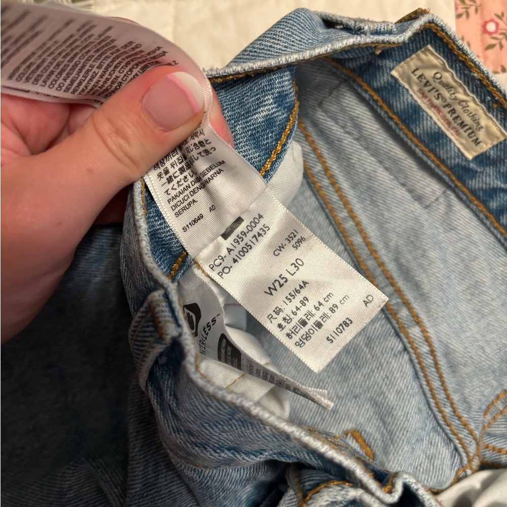 Levi’s Distressed 501® ORIGINAL FIT WOMEN'S JEANS size 25 - Picture 4 of 4